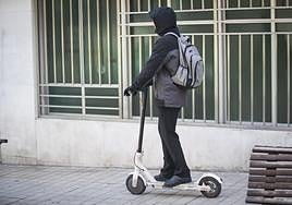 Los patinetes quedan prohibidos en e transporte público en Andalucía desde este 1 d enero