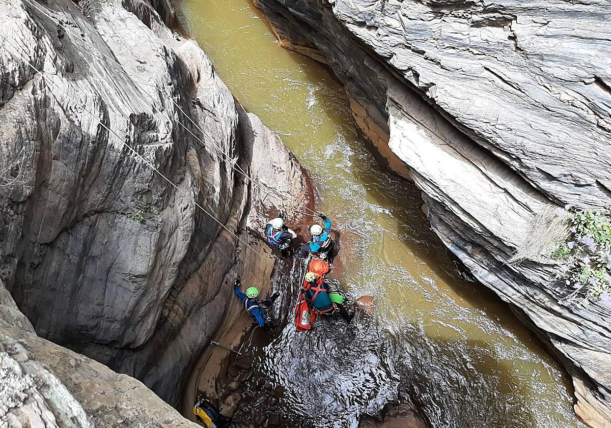 Imagen principal - Algunos de los rescates llevados a cabo este 2023.