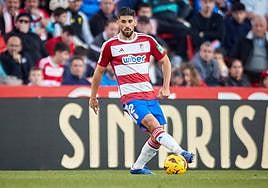 Bruno Méndez jugó de titular en la defensa rojiblanca.