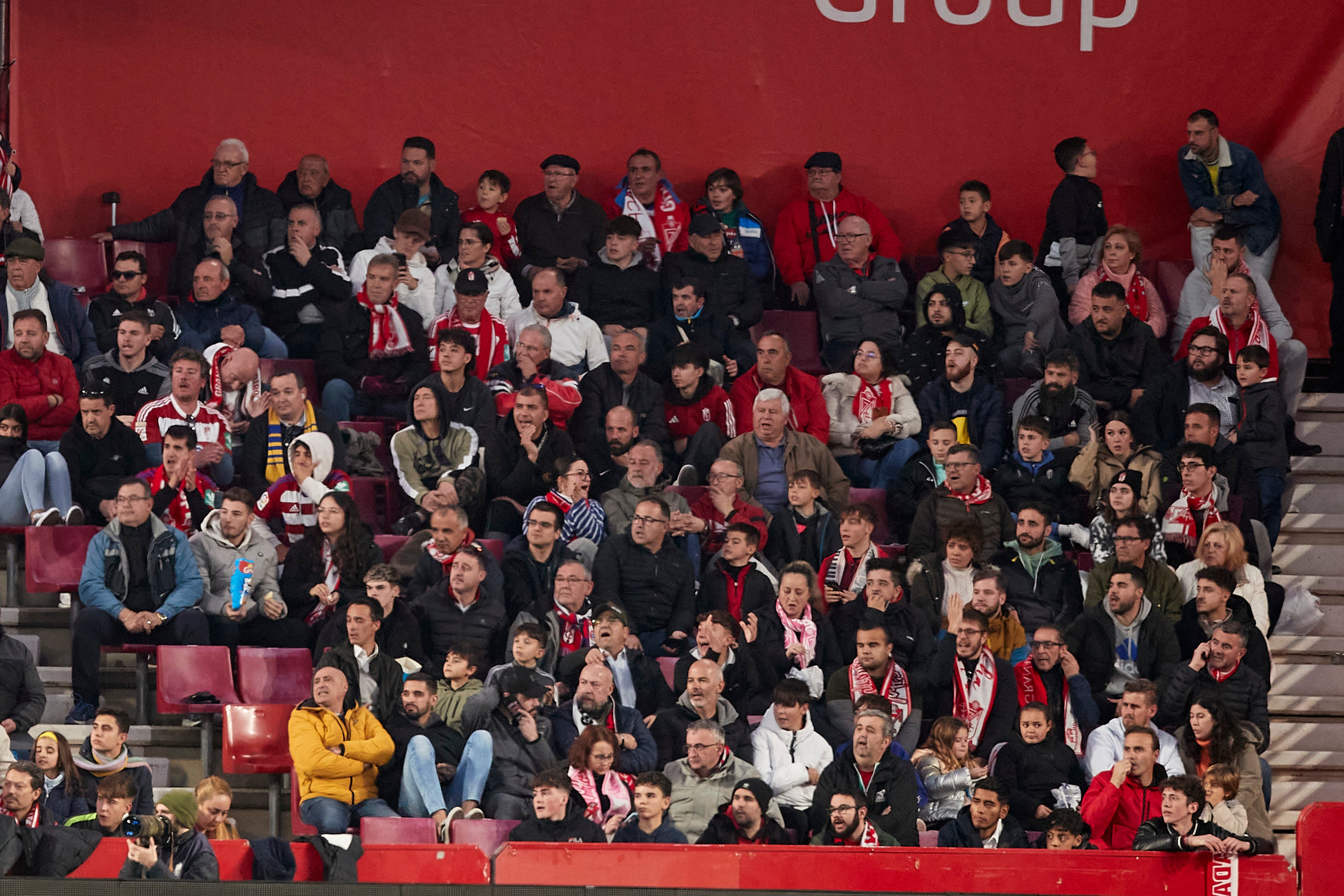 Encuéntrate en la grada en el Granada-Cádiz