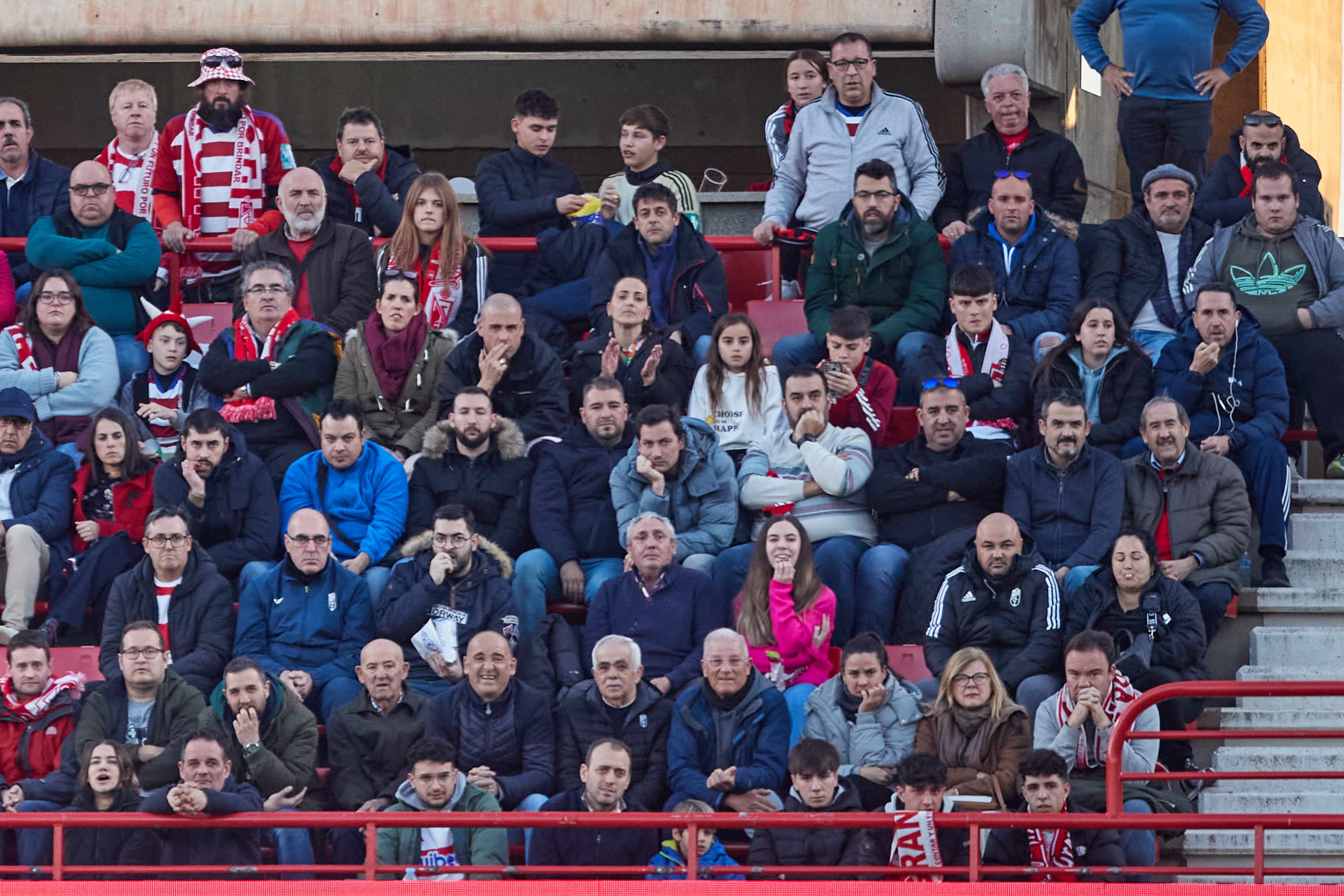Encuéntrate en la grada en el Granada-Cádiz