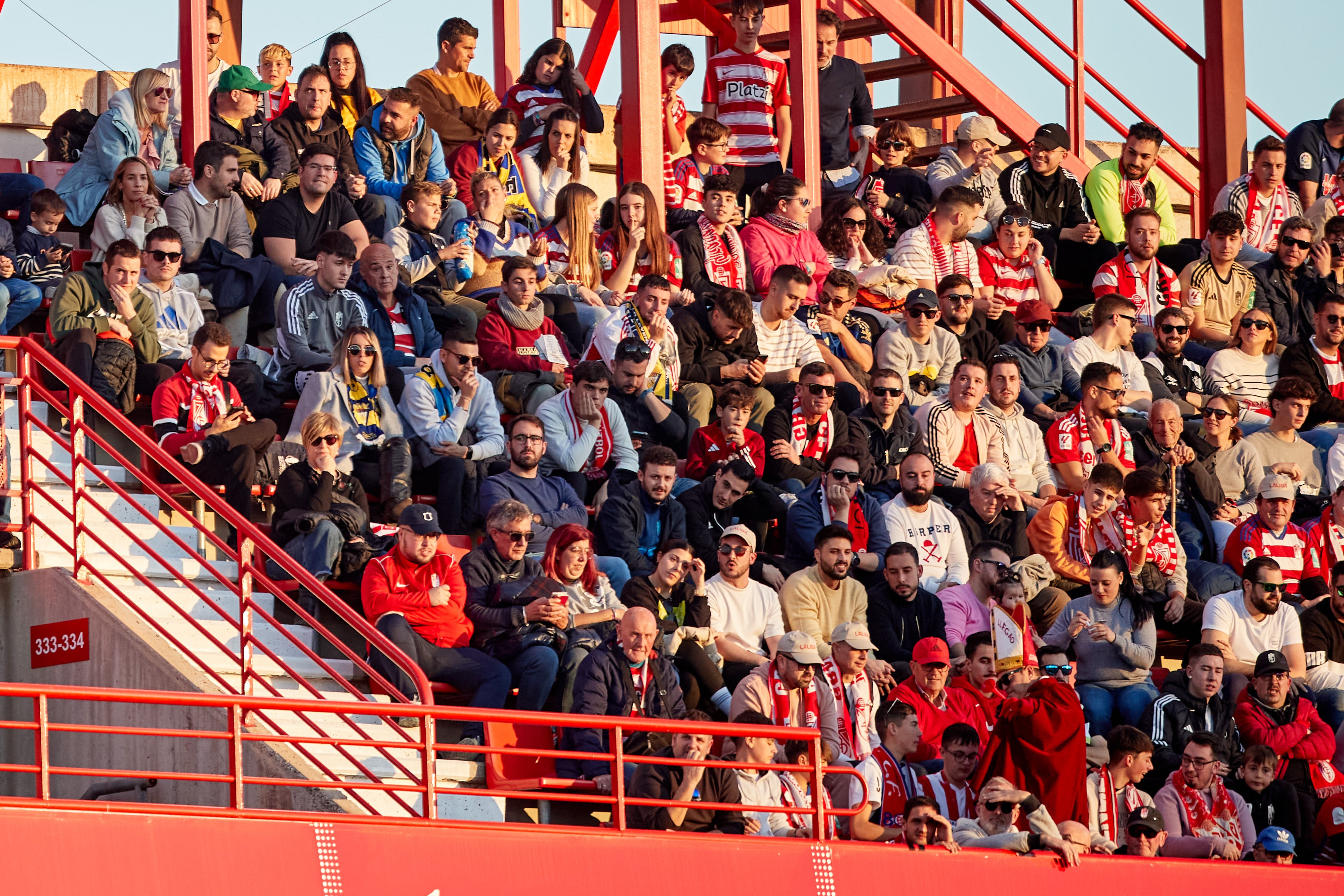 Encuéntrate en la grada en el Granada-Cádiz
