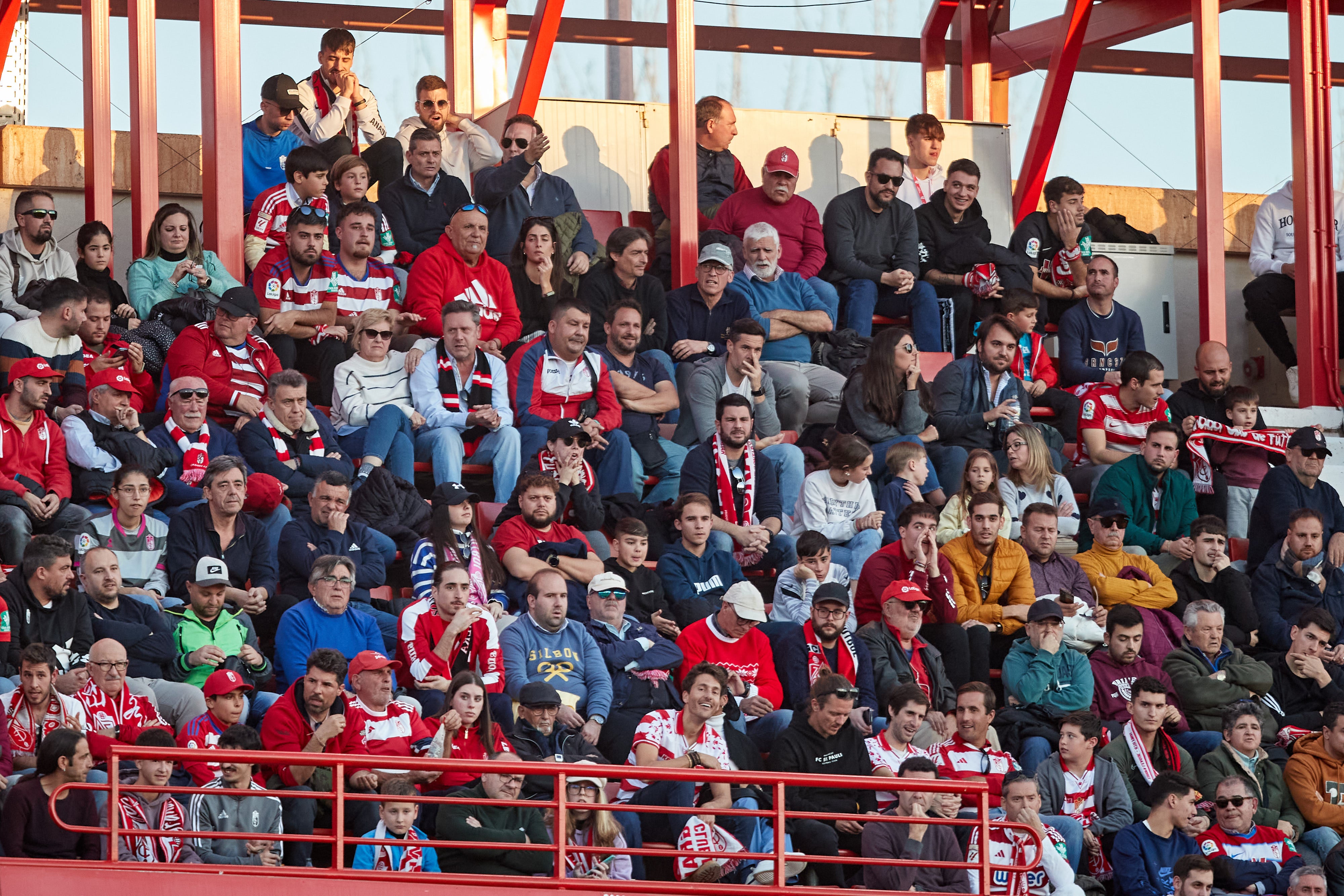 Encuéntrate en la grada en el Granada-Cádiz