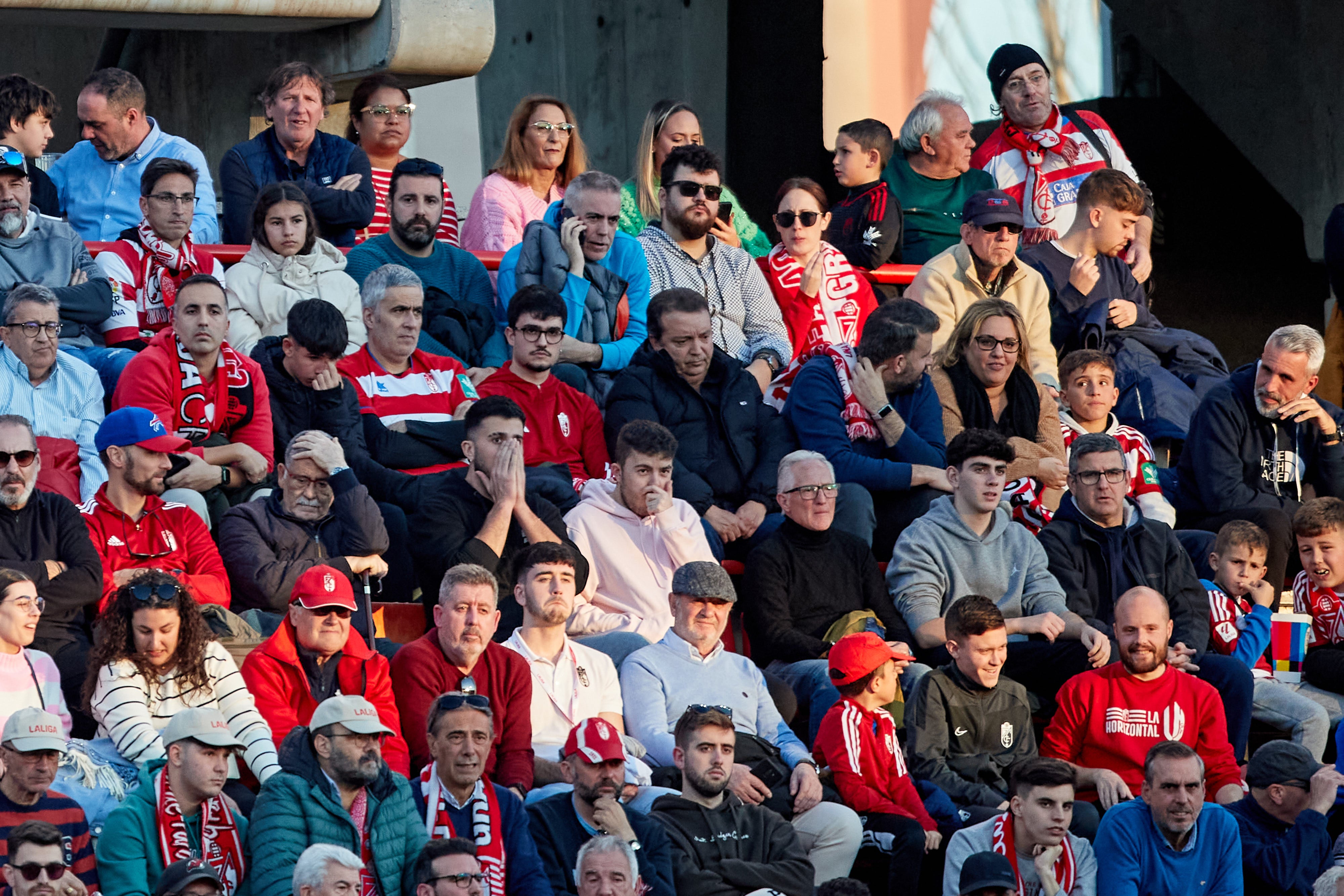 Encuéntrate en la grada en el Granada-Cádiz