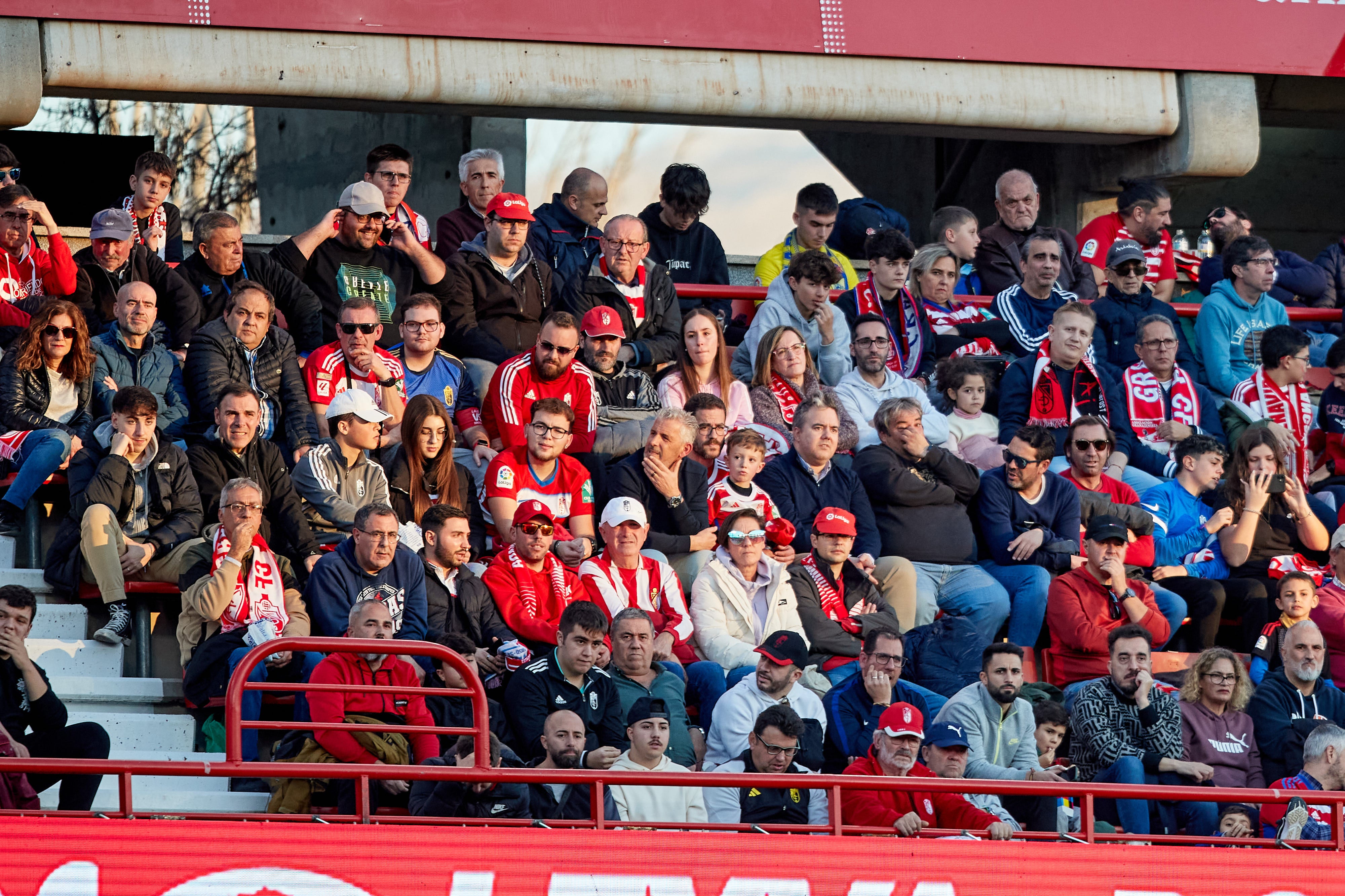 Encuéntrate en la grada en el Granada-Cádiz