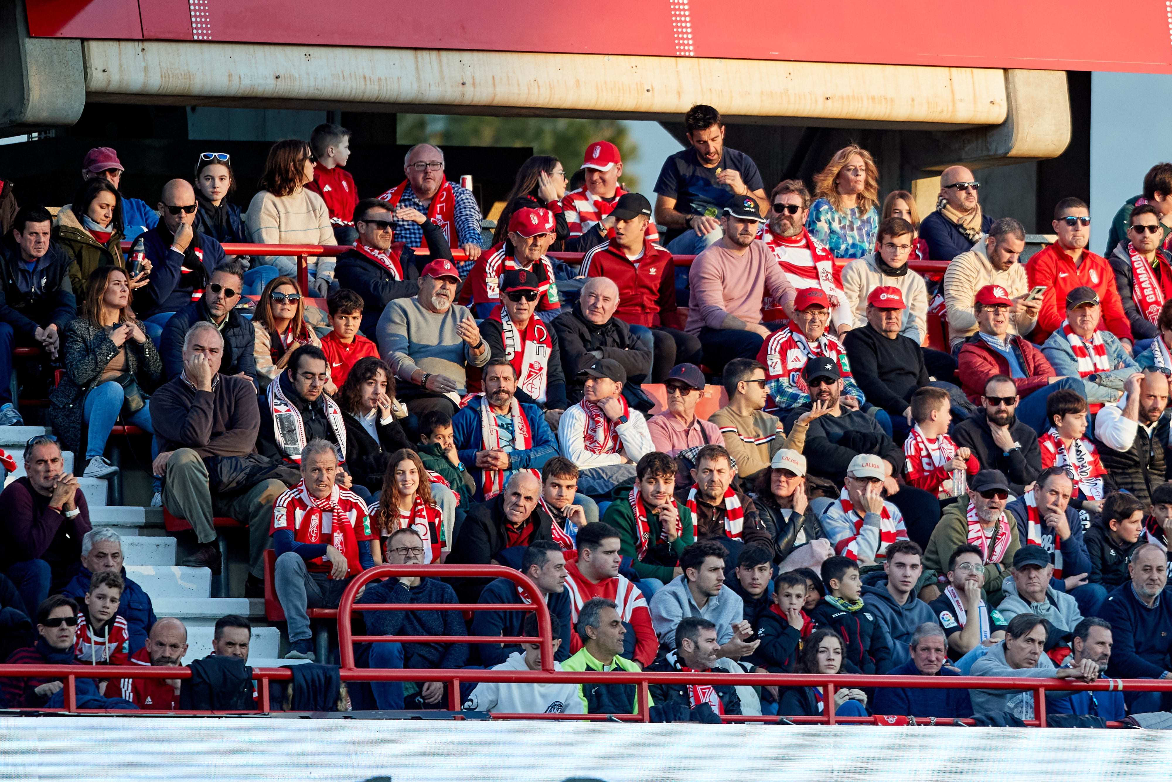Encuéntrate en la grada en el Granada-Cádiz