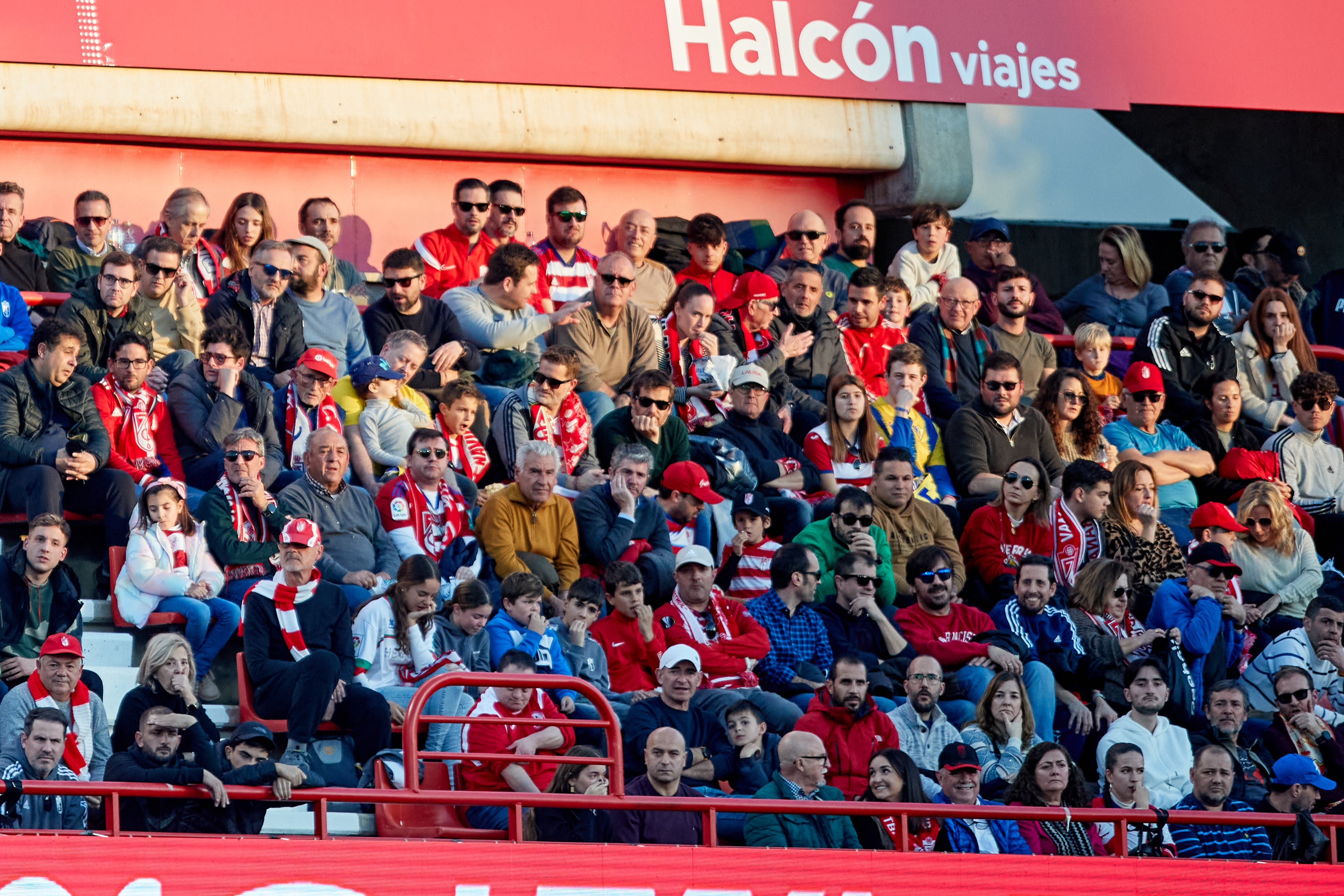 Encuéntrate en la grada en el Granada-Cádiz
