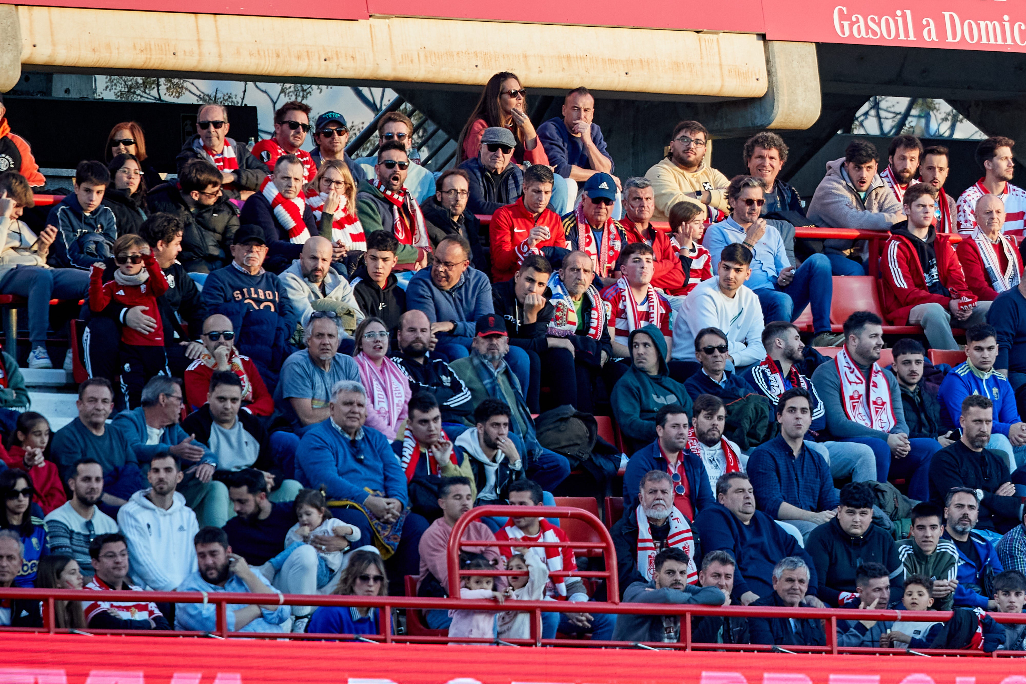 Encuéntrate en la grada en el Granada-Cádiz