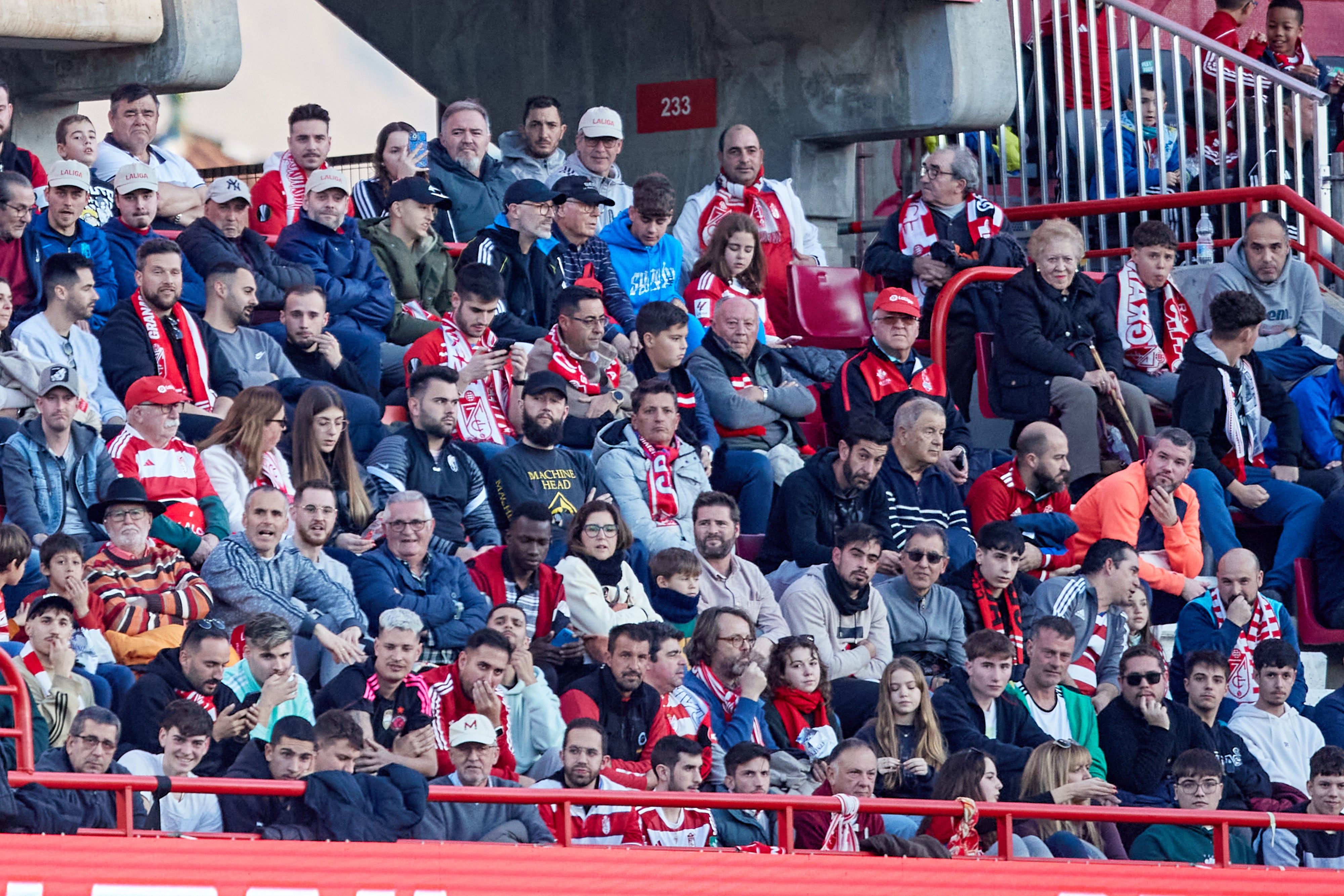 Encuéntrate en la grada en el Granada-Cádiz