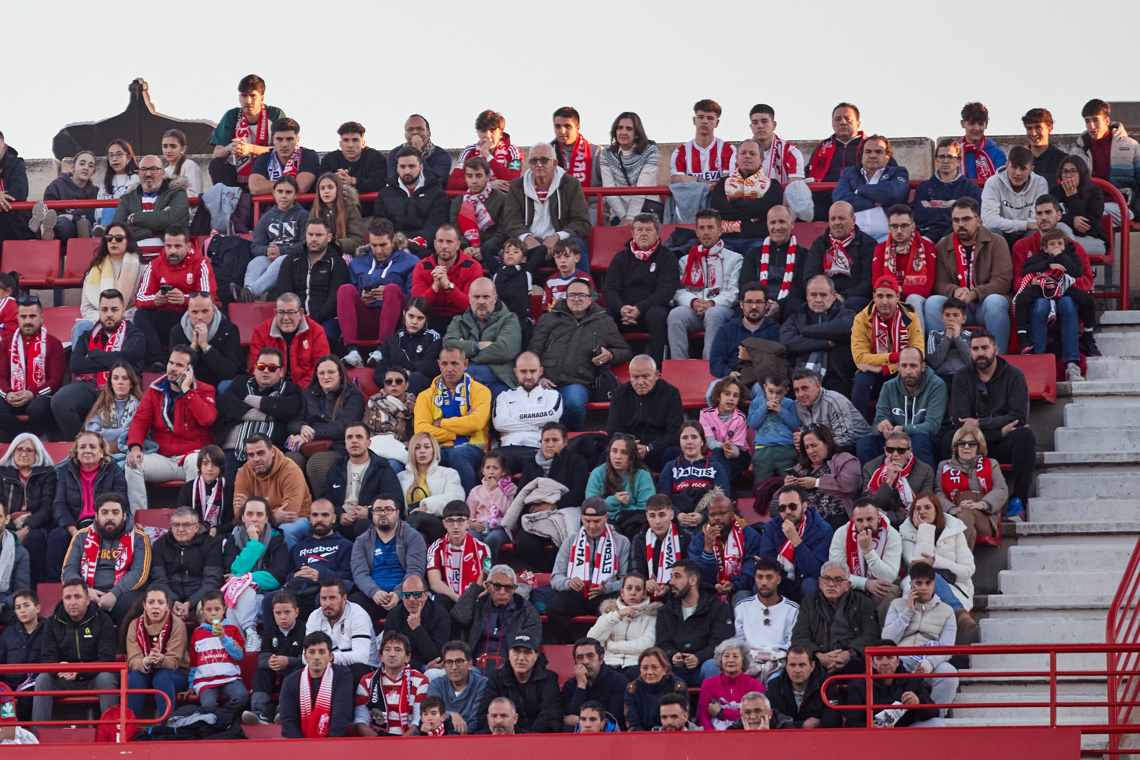 Encuéntrate en la grada en el Granada-Cádiz