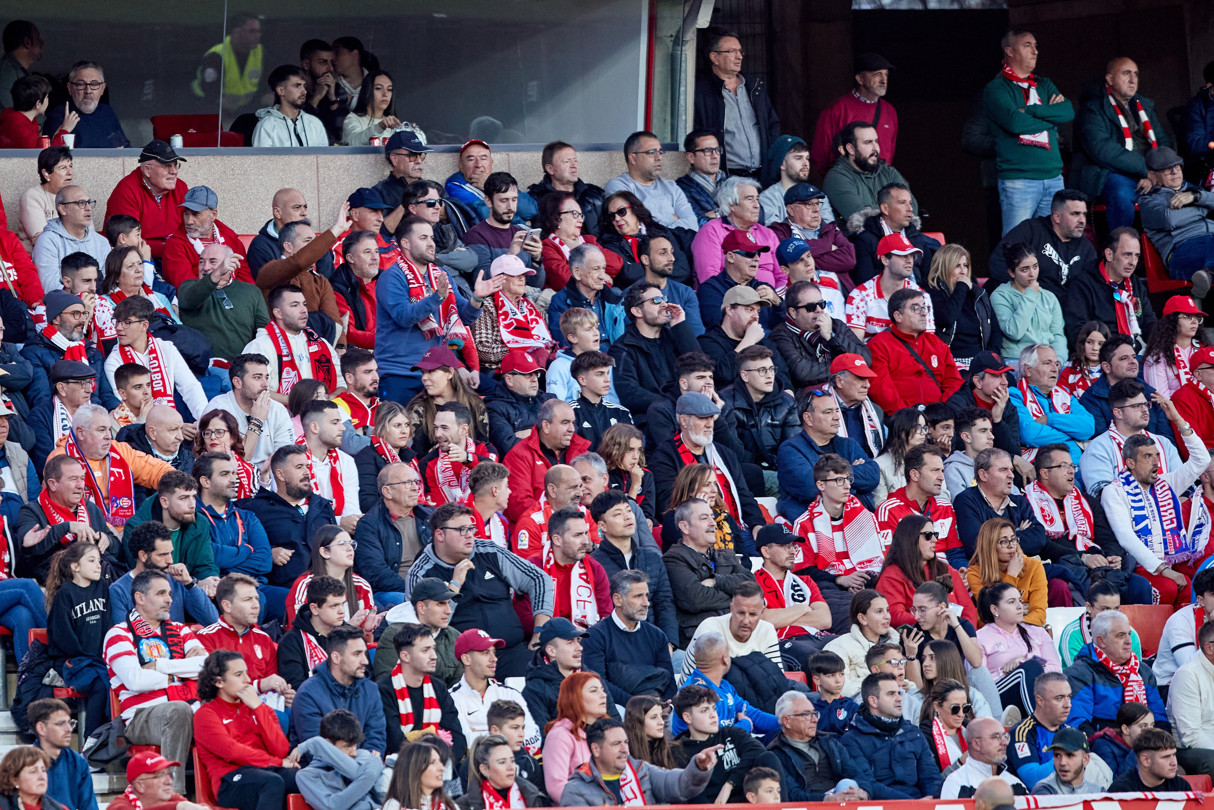 Encuéntrate en la grada en el Granada-Cádiz