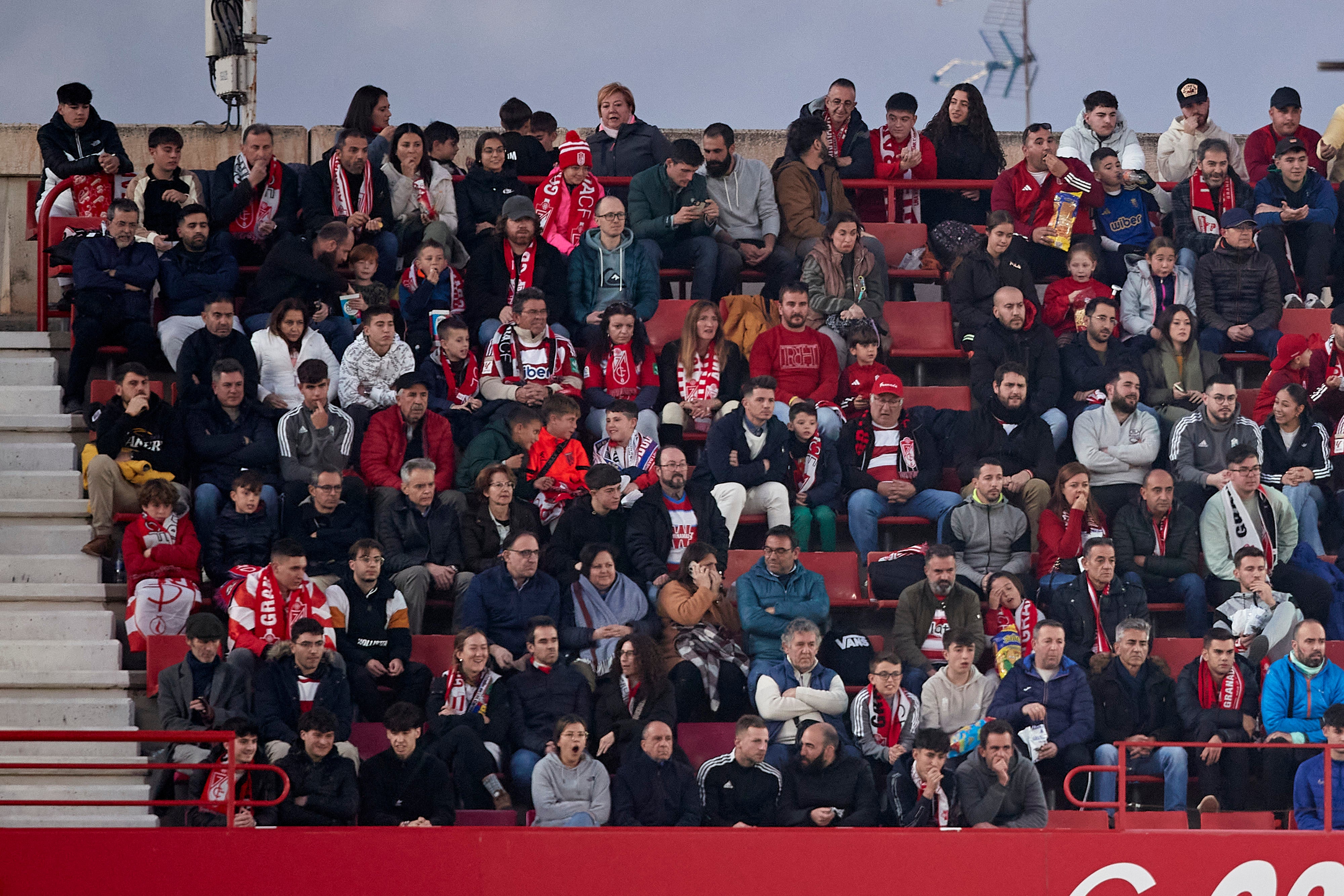 Encuéntrate en la grada en el Granada-Cádiz