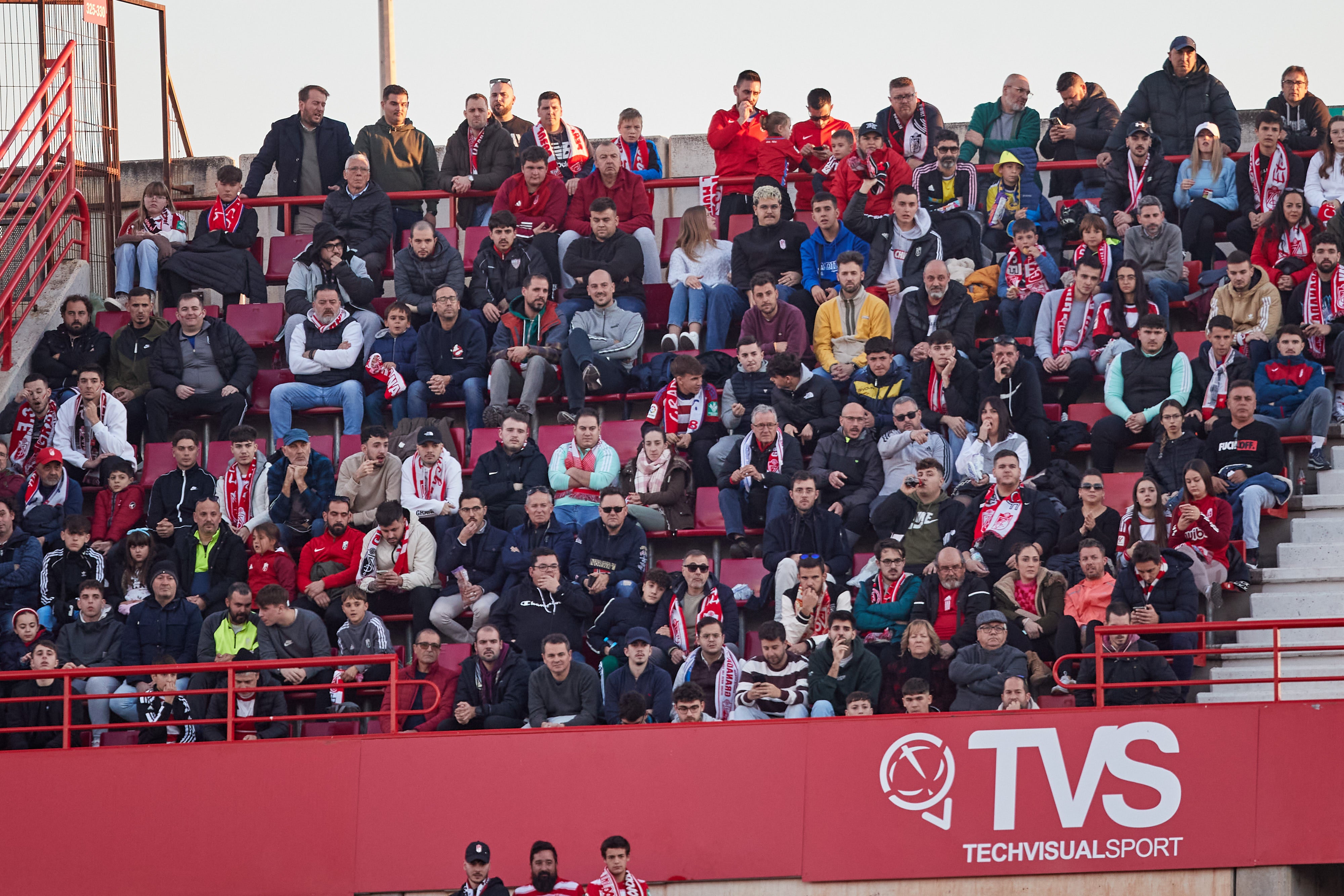 Encuéntrate en la grada en el Granada-Cádiz