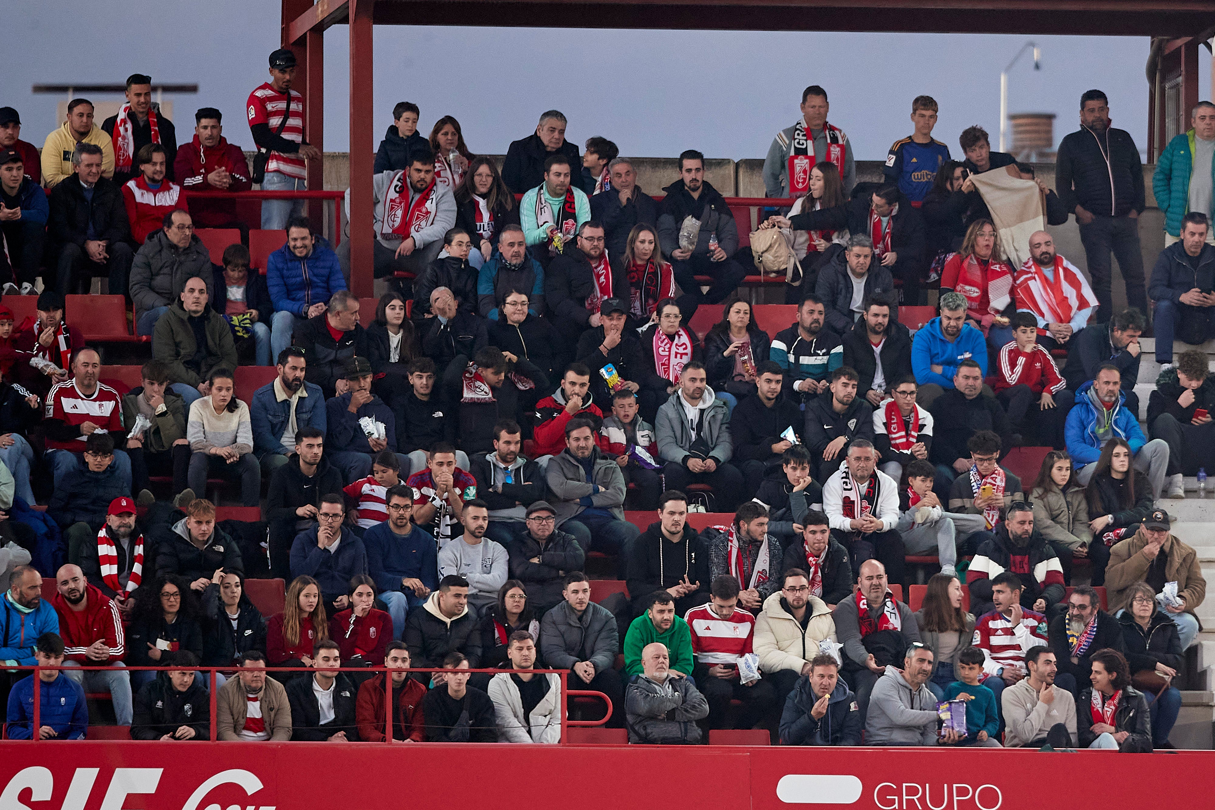 Encuéntrate en la grada en el Granada-Cádiz