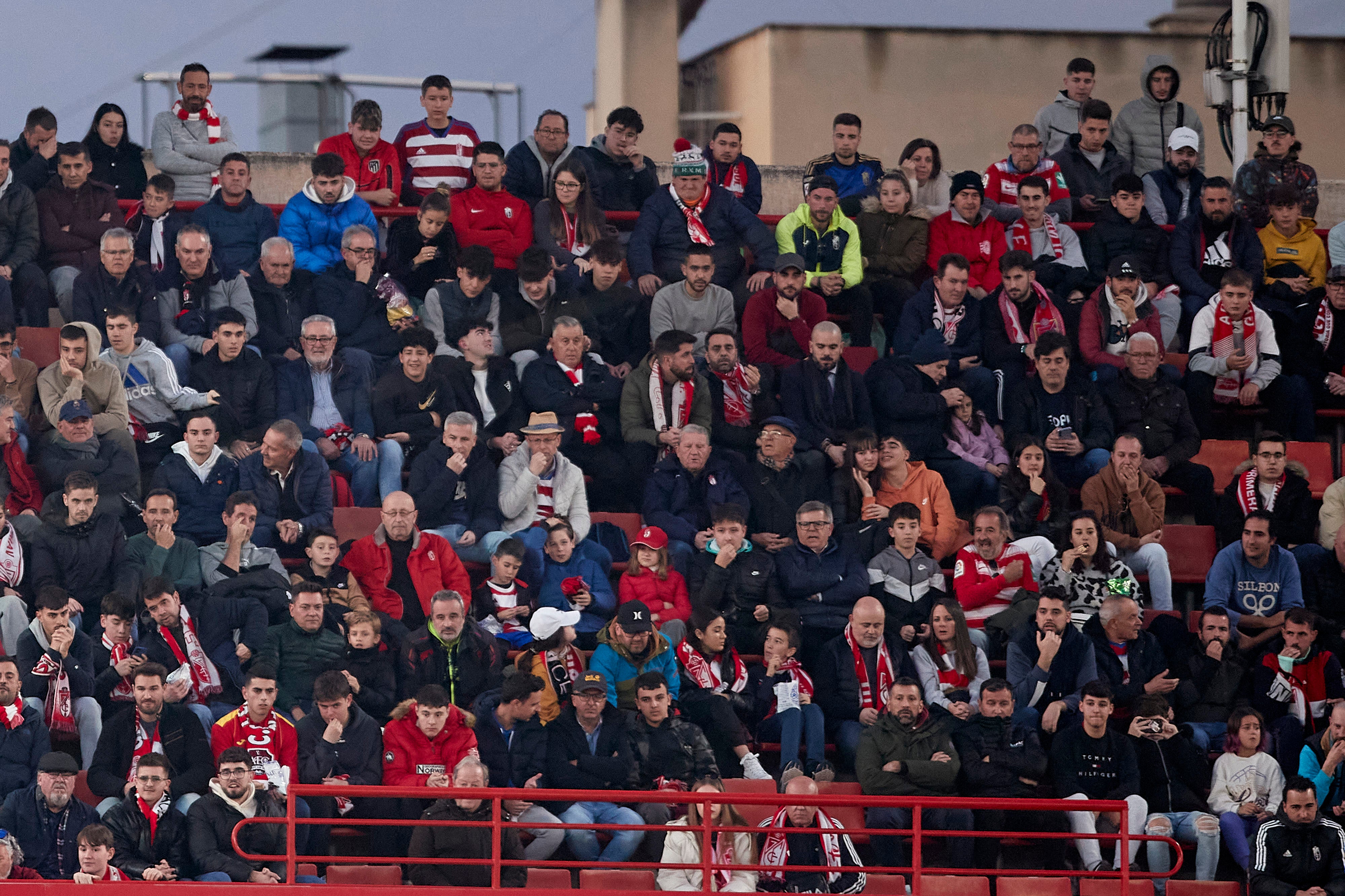 Encuéntrate en la grada en el Granada-Cádiz