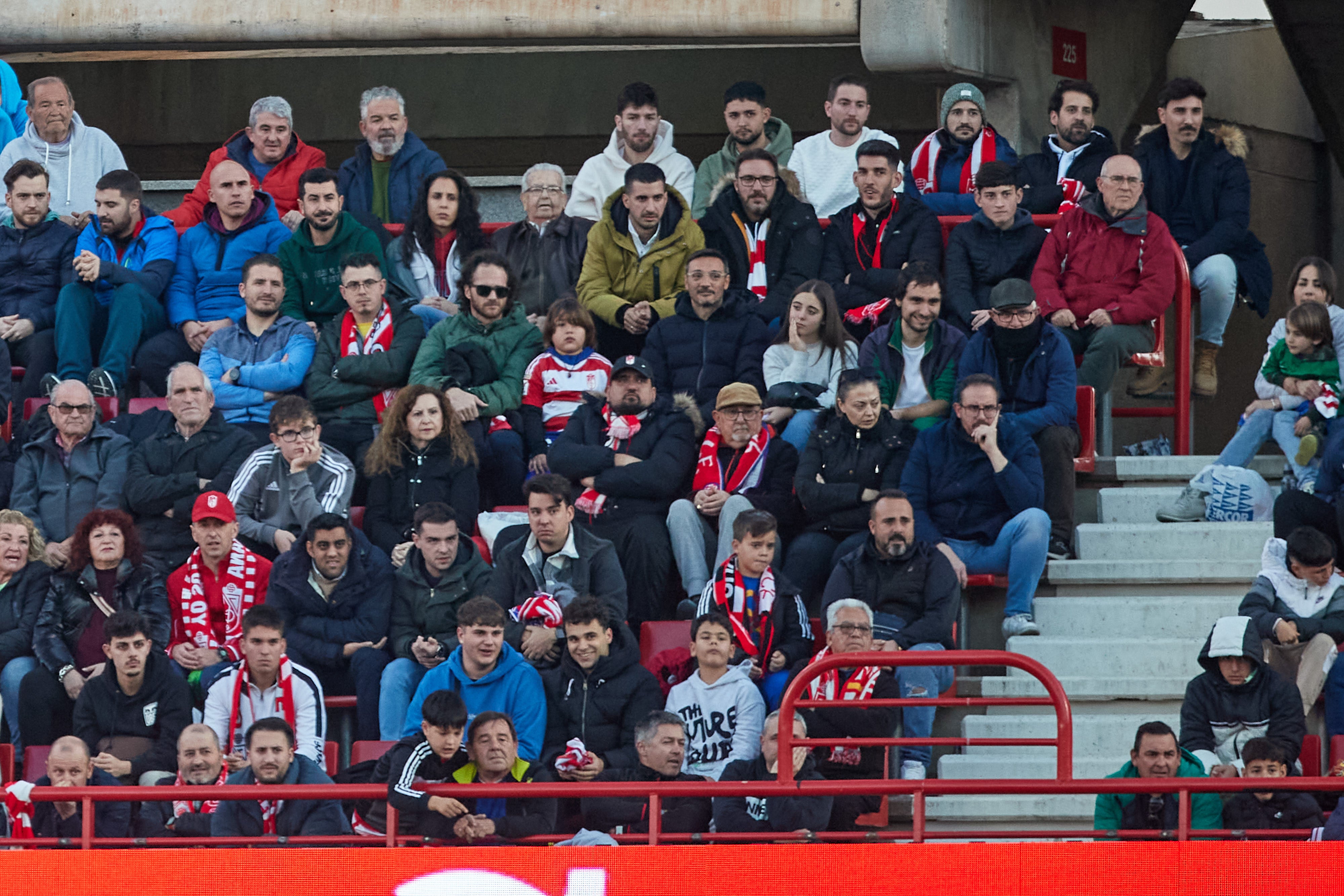 Encuéntrate en la grada en el Granada-Cádiz