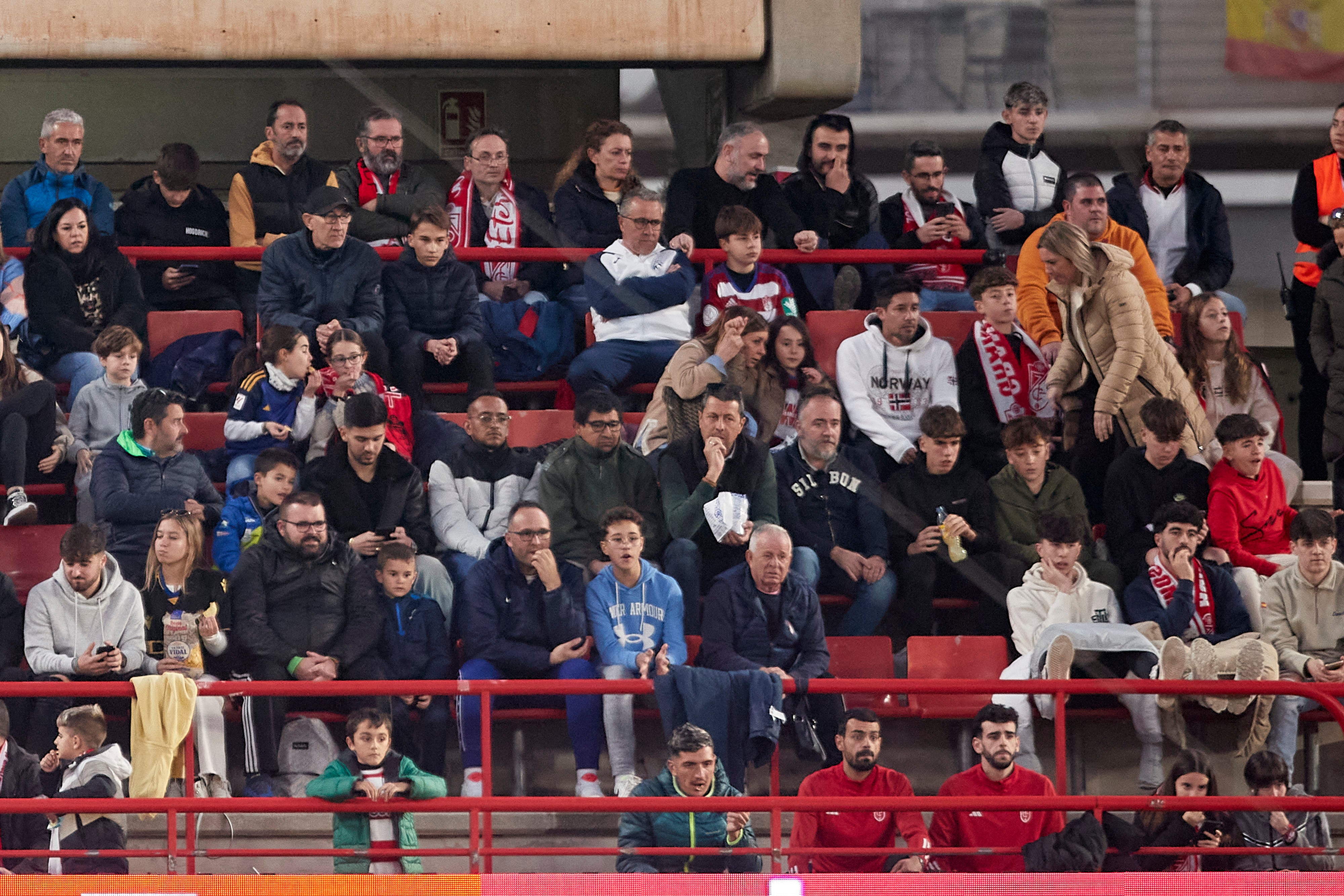 Encuéntrate en la grada en el Granada-Cádiz
