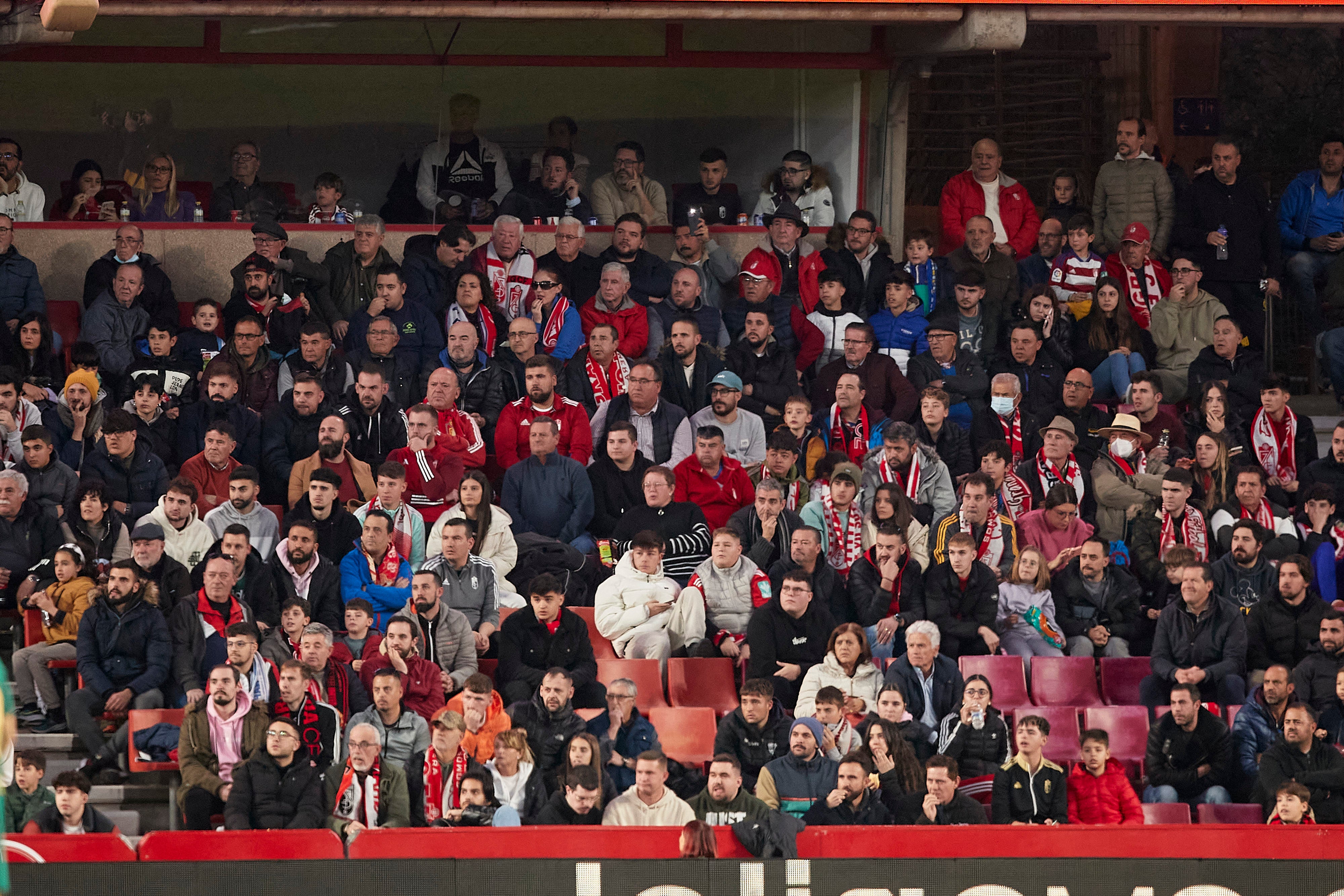 Encuéntrate en la grada en el Granada-Cádiz