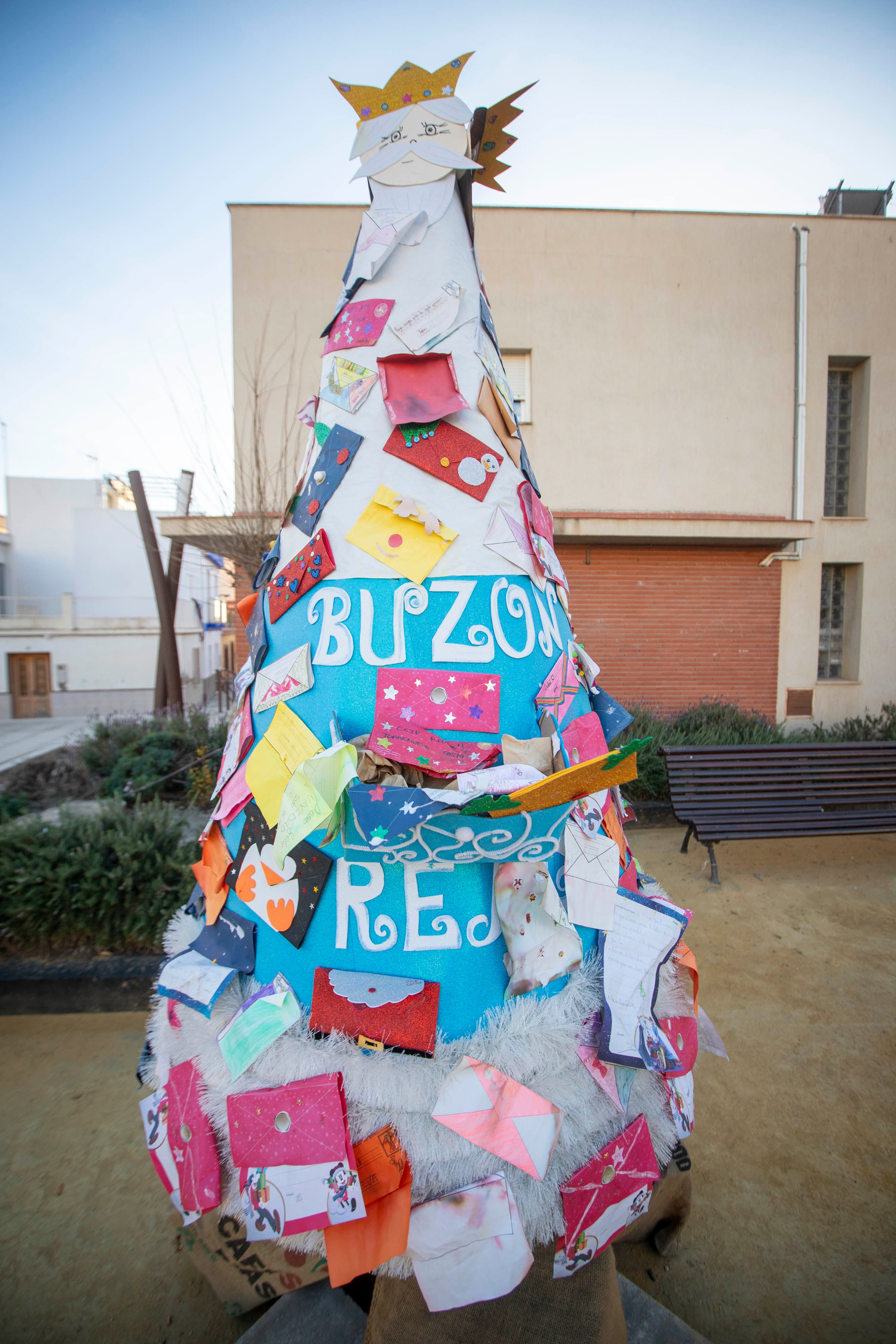 Las imágenes de los árboles de Navidad que tocan todas las ramas en Torrenueva