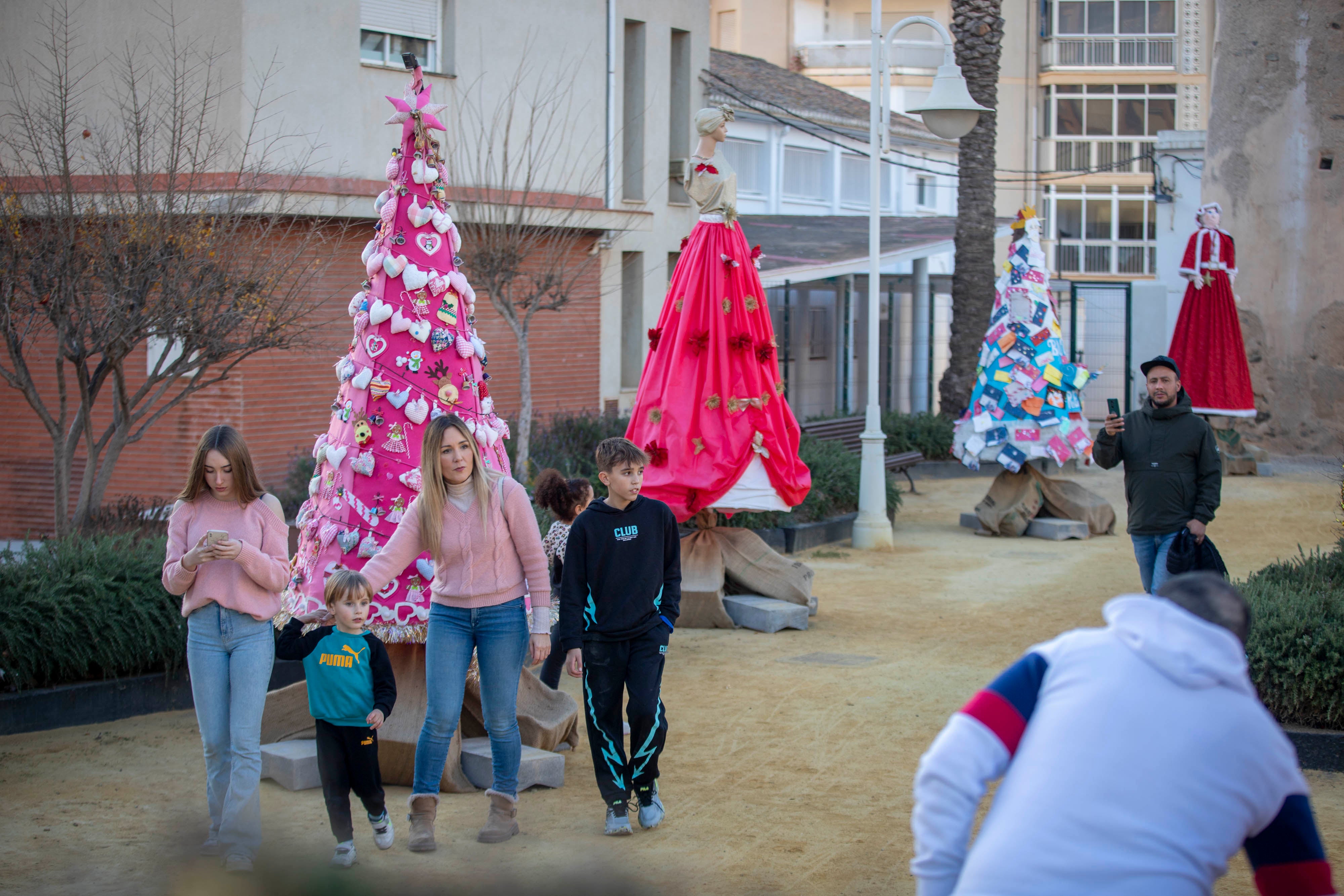 Las imágenes de los árboles de Navidad que tocan todas las ramas en Torrenueva