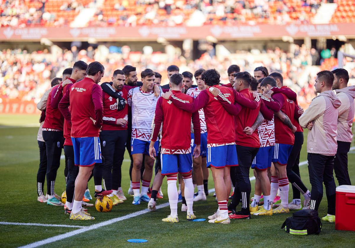 Corro de los jugadores antes del partido.