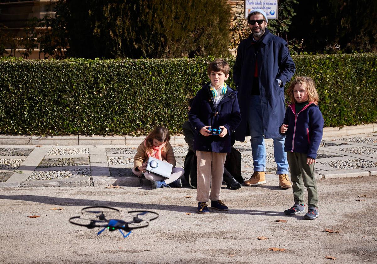 Imagen principal - Día de Reyes, roscos y regalos para todos en Granada