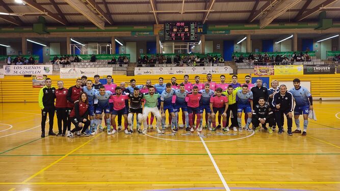 Los jugadores posan antes del encuentro