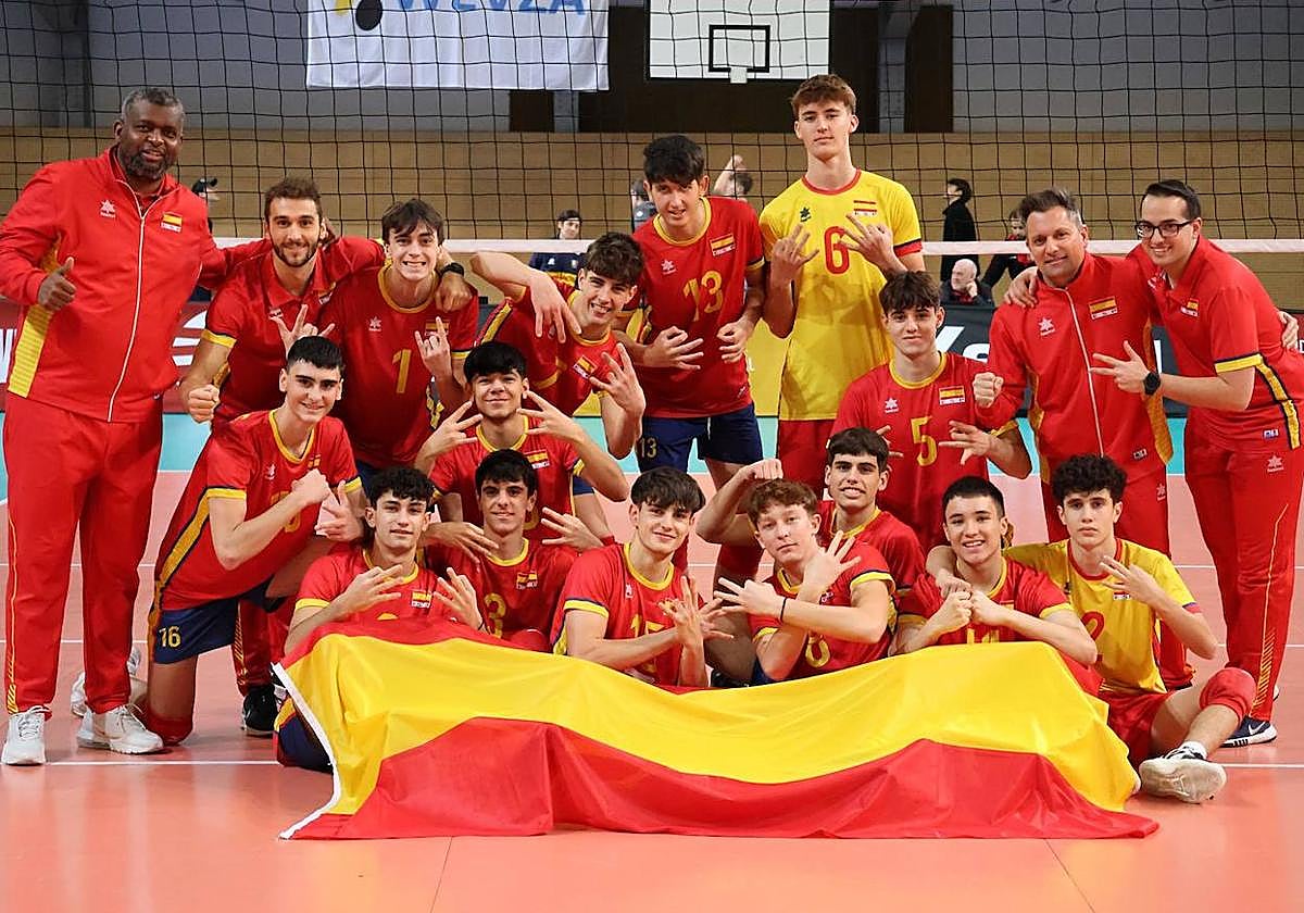 Selección española sub-18 con los almerienses Mario García y José Joaquín Cañadas.
