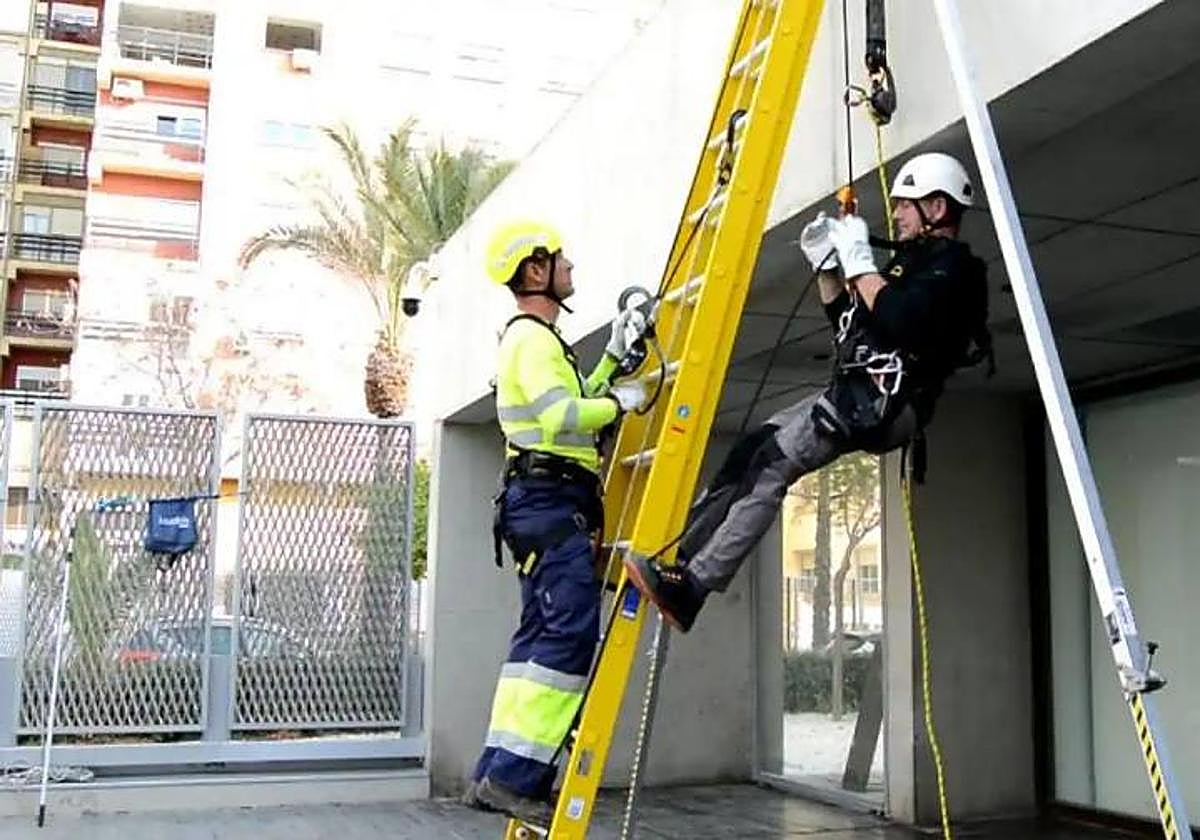 Demostración realizada en una jornada sobre cómo trabajar con seguridad.