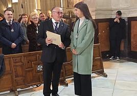 La pregonera de la Juventud recibe su nombramiento.