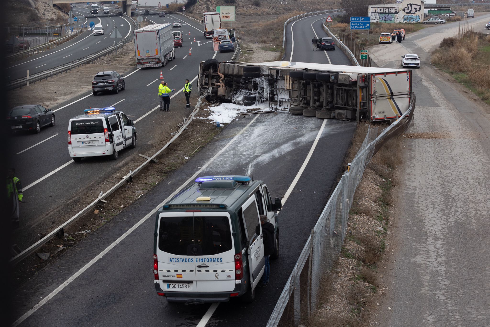 Las imágenes del espectacular accidente de un camión en Granada