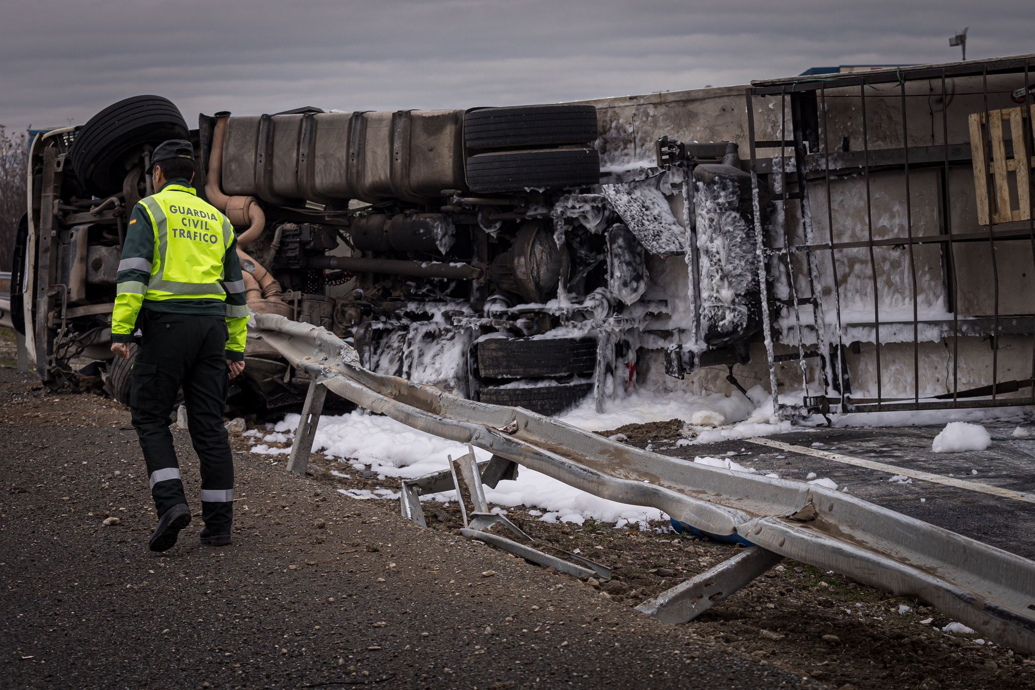 Las imágenes del espectacular accidente de un camión en Granada