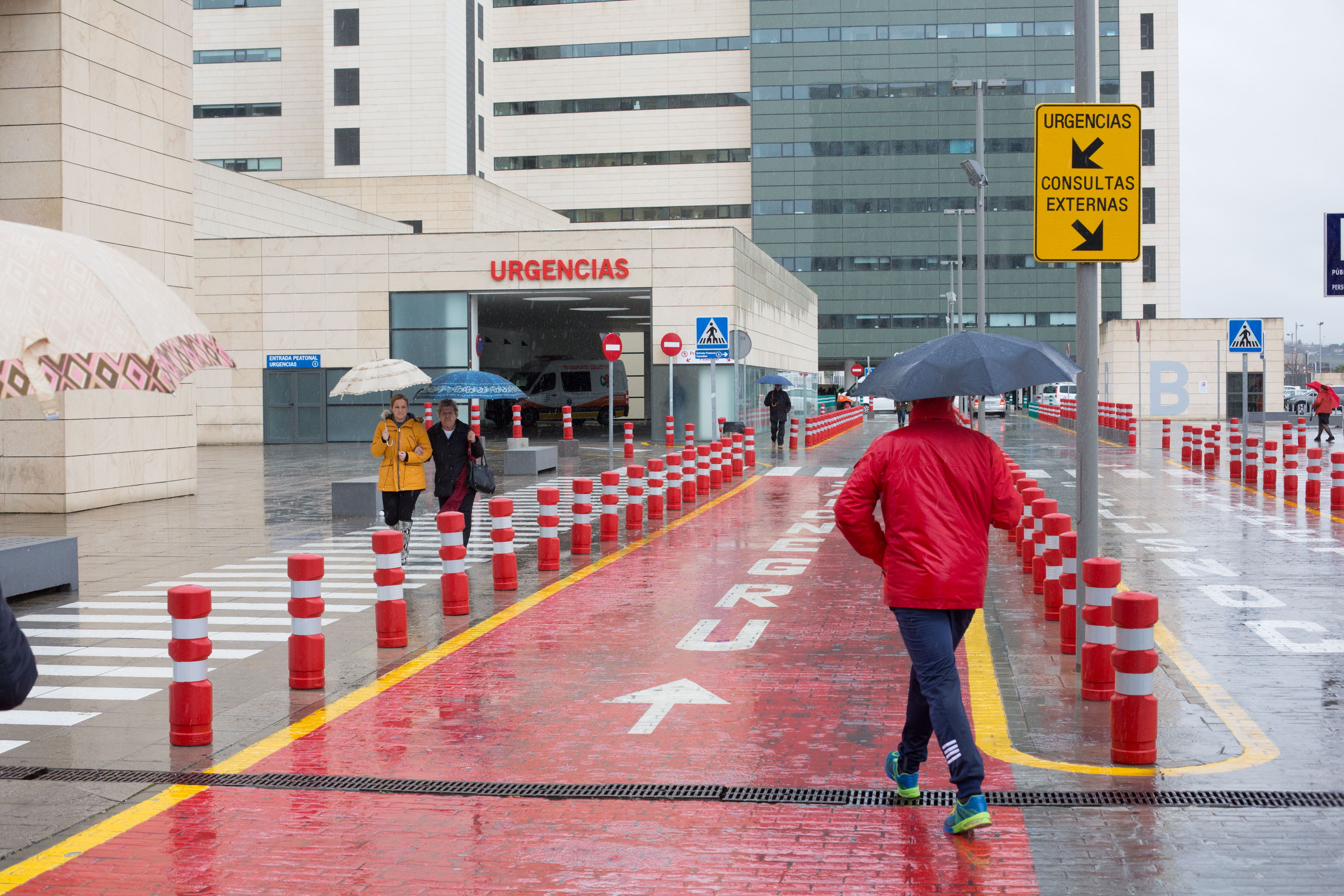 Entrada de las urgencias del PTS.