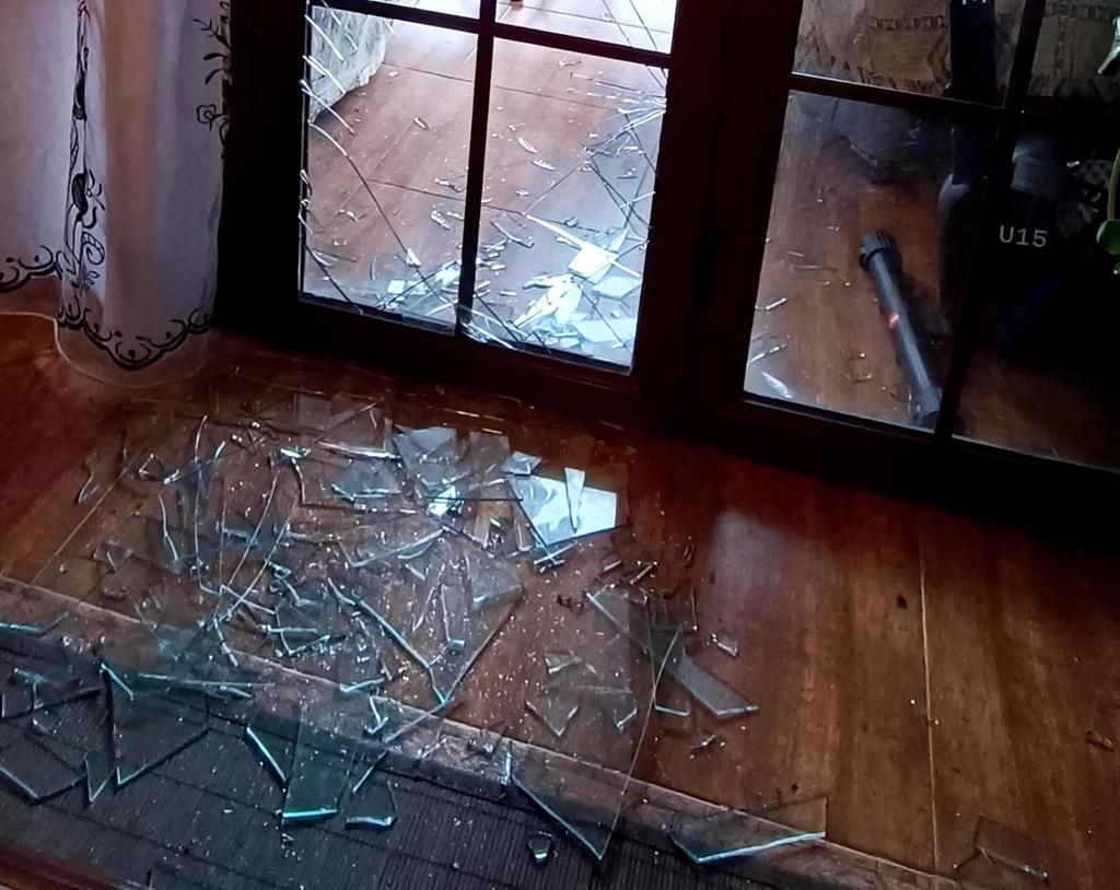 Algunos de los destrozos provocados por los supuestos ladrones en la vivienda de Purullena.