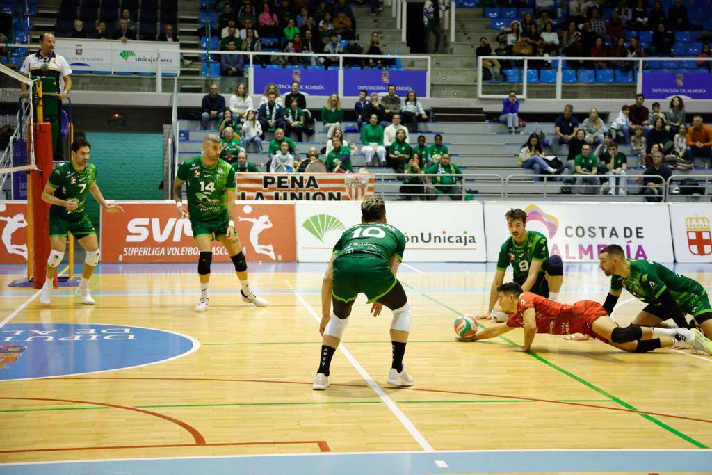 Unicaja Costa de Almería 'vuelve a unirse' para que la pelota no caiga y aprovechar para estar más cerca del primer puesto.