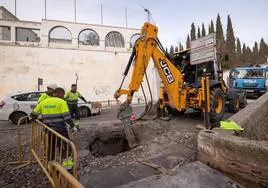 Reparación de la avería en la tubería en el Rey Chico.