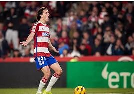 Álvaro Carreras, en el partido del Granada contra el Cádiz.