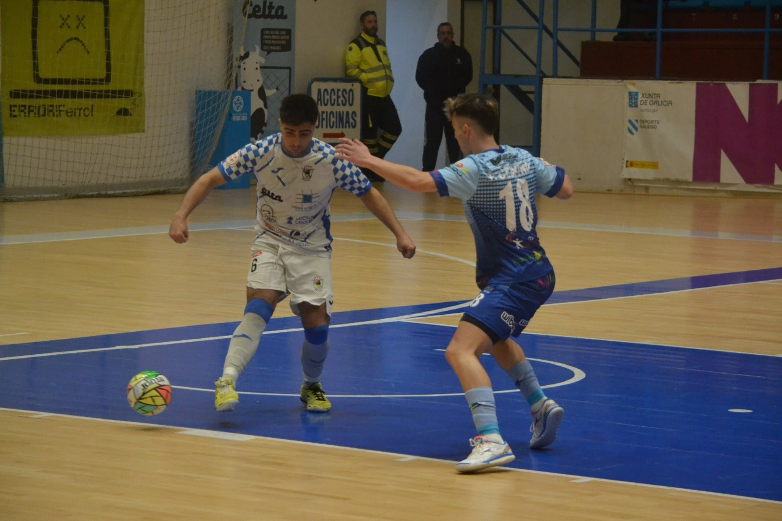 Cerviño presiona a un rival en su estreno con el Inagroup.