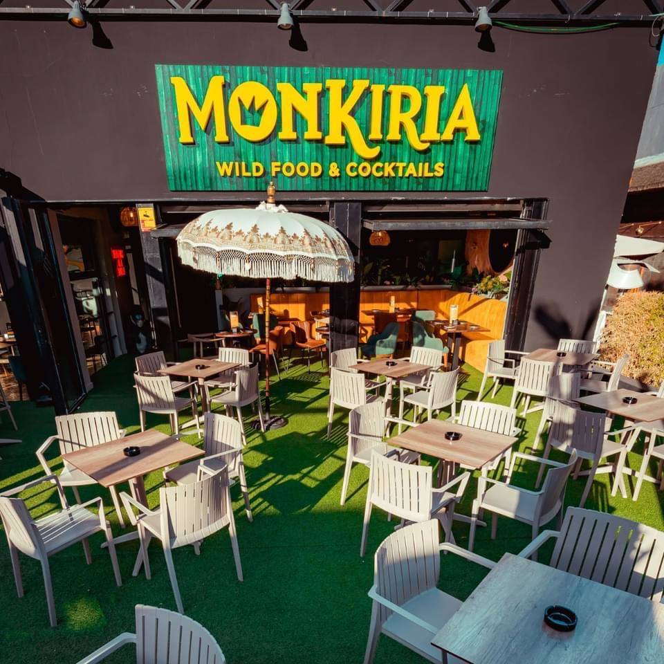 La terraza de Monkiria en el centro comercial Neptuno.