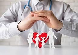 7 de cada 10 españoles cree que contratar un seguro de salud en España es caro