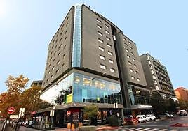 El edificio del hotel San Antón.