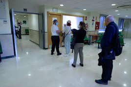 Vacunación en el centro de salud Gran Capitán, en el día sin cita previa.