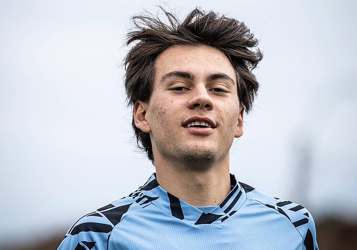 Facundo Pellistri, durante un entrenamiento con su selección.