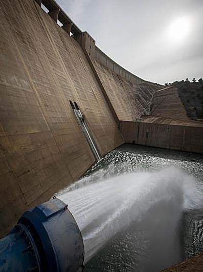 Vista de la presa de Rules.
