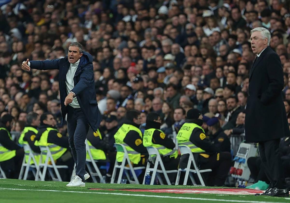 Gaizka Garitano se desespera en la segunda parte viendo las decisiones del colegiado.