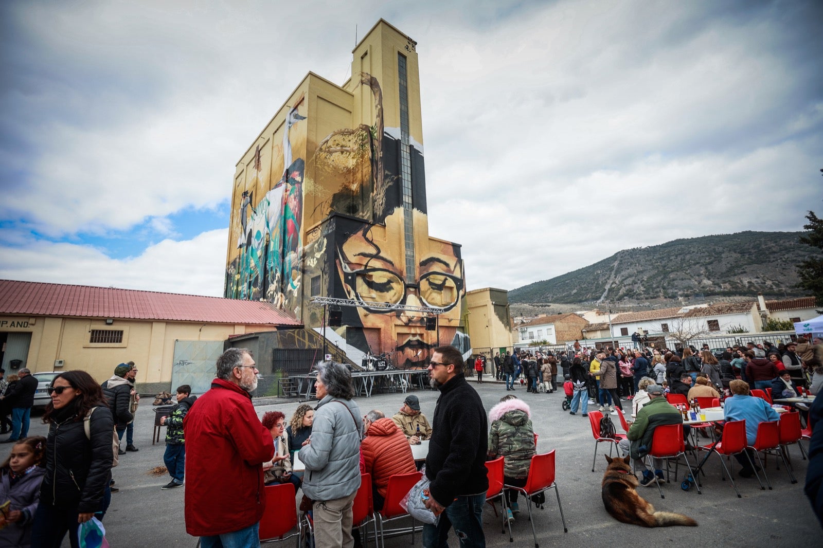 El grafiti gigante de El Niño de las Pinturas en Padul, en imágenes