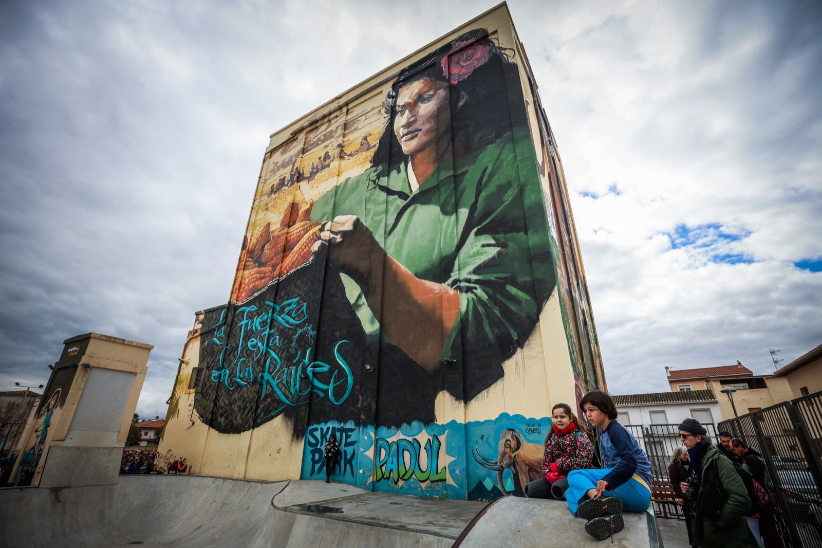 El grafiti gigante de El Niño de las Pinturas en Padul, en imágenes