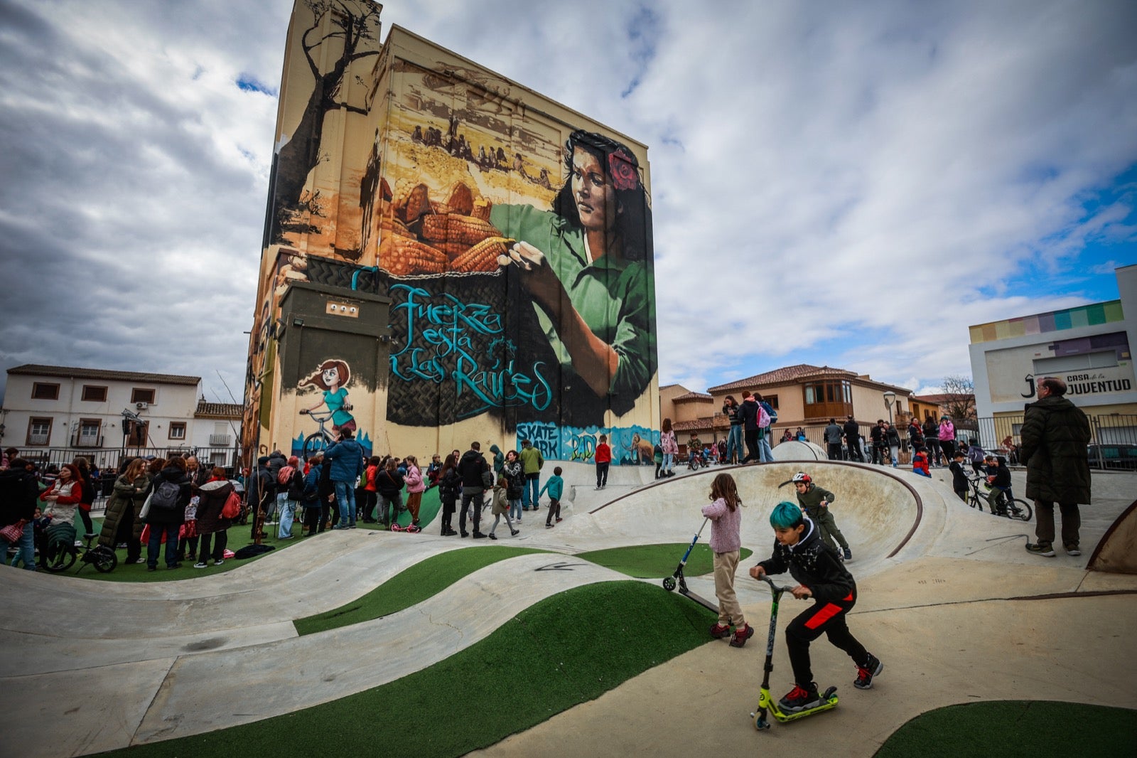 El grafiti gigante de El Niño de las Pinturas en Padul, en imágenes