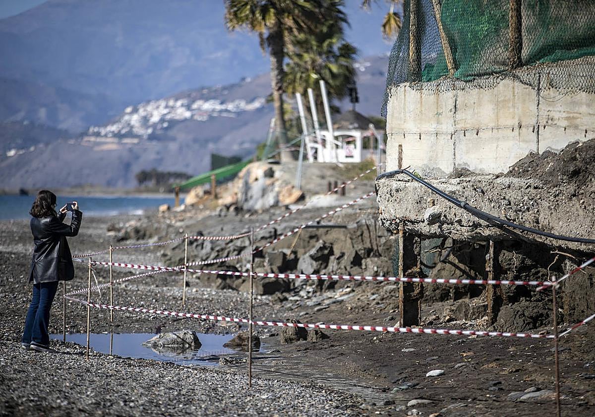 El Gobierno dice que las obras del espigón de Motril empiezan en «poco tiempo», pero no concreta fechas