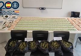 Parte de la droga y el dinero incautado.